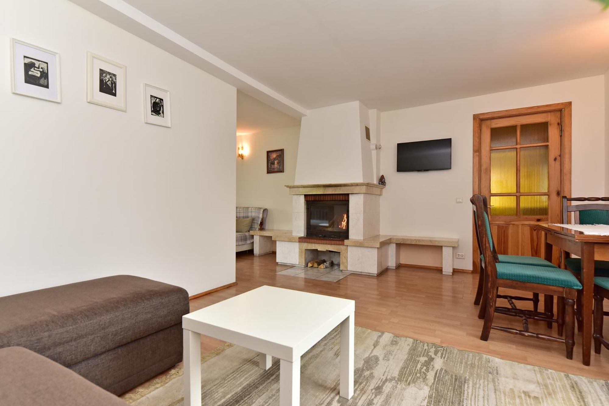 Augutes Zurlienes Apartamentai Trakai Exteriör bild